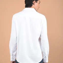 Crimsoune Club White Cotton Slim Fit Self image 2