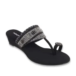 Mochi Women's Black Toe Ring Wedges image 2