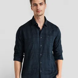 Crocodile Men Comfort Fit Checked Spread Collar Casual Shirt-image-25