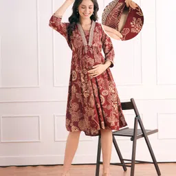 Bella Mama Woven Three Forth Sleeves Floral Printed Maternity Dress With Lace Detailing - Maroon-picture-13