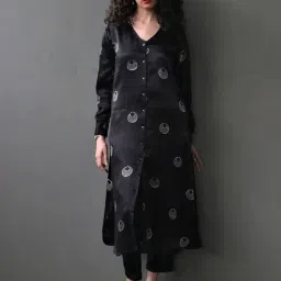 Chidiyaa Black Jugni Collection Mahrosh Handprinted Mashru Silk Kurta Set With Pant-picture-21