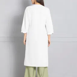 SHAYE White & Pink Floral Print Kurta image 2