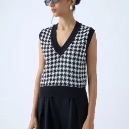Wardrobe by Westside Black Houndstooth Design Sweater-image-78
