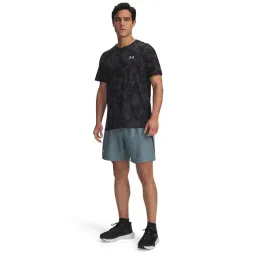 UNDER ARMOUR Grey Slim Fit Solid Mid Rise Launch 7'' Shorts image 3