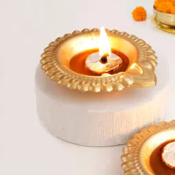 Traditional Crimson Red Ganesha Idol Hamper image 5