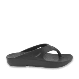 Red Tape Men's Black Flip Flops image 2