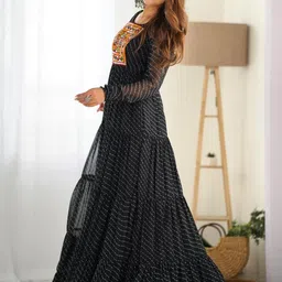 THE52 Leheriya Printed Thread Work Pure Georgette Thread Work Tiered Anarkali Kurti image 4