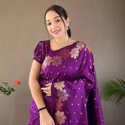 AMRUTKALA SAREES Floral Woven Design Zari Banarasi Saree image 2