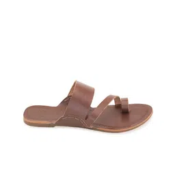 House of Pataudi Women Leather Cross Strap One Toe Kolhapuri Flats image 4