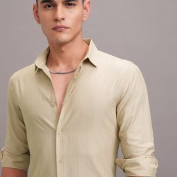 HIGHLANDER Men Cutaway Collar Checked Cotton Slim Fit Casual Shirt-picture-38