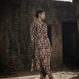 Akiso Black Block Printed Straight Kurta With Embroidery Detail On Yoke image 2