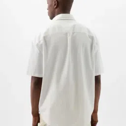 GAP White Relaxed Fit Solid Shirt image 2
