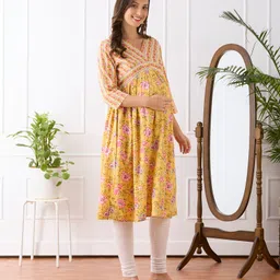 Bella Mama Viscose Woven Three Fourth Sleeves Over Lapping Maternity Kurta With With Contrast Yoke & Pocket with Floral Print- Yellow image 4