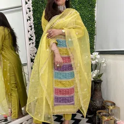 DIVASTRI Floral Embroidered Round Neck Thread Work Straight Kurta With Trousers & Dupatta-image-10