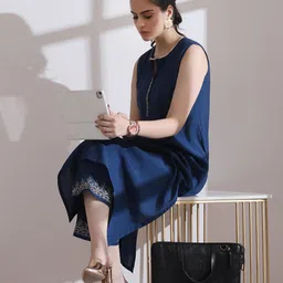 Swtantra Women Embroidered Regular Kurta with Trousers image 2