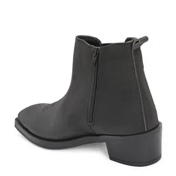 The Roadster Lifestyle Co. Men Leather Round Toe Block-Heeled Chelsea Boots image 2