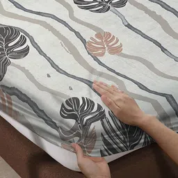 WEAVE AND DECOR White Printed 300TC Cotton Super King Bedsheet Set 1.98 m x 1.98 m image 5