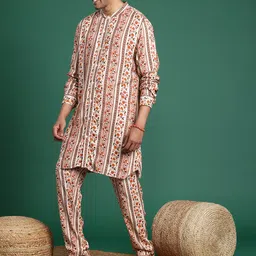 Sangria Men Floral Printed Regular Kurta with Trousers image 3