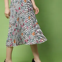 KASSUALLY Multicolor Floral Print Skirt image 3
