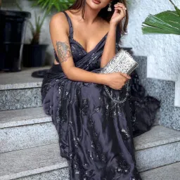 Odette Violet Silk Blend Embellished Saree with Unstitched Blouse image 3