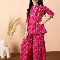 StyloBug Girls Pink Cotton All over Print Kurti Set image 3