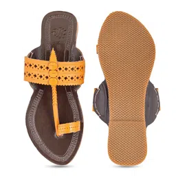 House of Pataudi Women Leather Kolhapuri One Toe Flats image 4