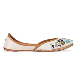 House of Pataudi Embellished Ethnic Mojaris image 3