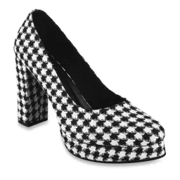 The White Pole Women's Black Casual Pumps image 3