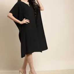 Qurvii Black Midi Shift Dress image 3