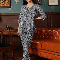Clovia Women Printed Night suit-image-57