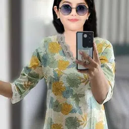 Bholukart Girls Floral Printed Regular Kurta with Trousers image 2