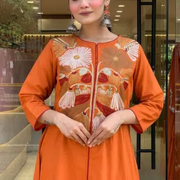 brand hill Women Floral Emboridered Regular Chanderi Silk Kurta with Trousers & Dupatta image 3