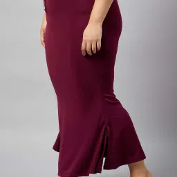 Secrets By ZeroKaata Maroon Plain Saree Shapewear image 3