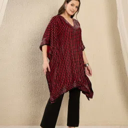 First Resort By Ramola Bachchan Crimson Crystal Houndstooth Embellished Loose fit Kaftan Top image 3