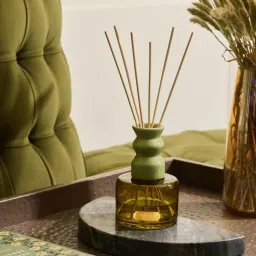 Doft Cosmic Olive Green Diffuser with 8 Reed Sticks Set image 3