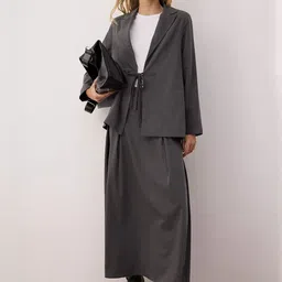 Trendyol Notched Lapel Collar Long Sleeve Blazer With Skirt-image-86