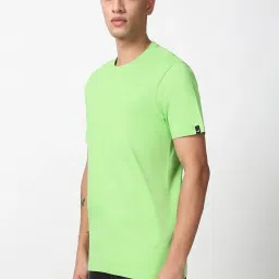 Bewakoof Green Regular Fit Solid T-Shirt image 3