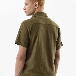 Snitch Men Textured Cuban Collar Casual Shirt image 4