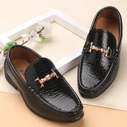 Cute Walk by Babyhug Slip On Formal & Partywear Shoes with Applique - Black-picture-26