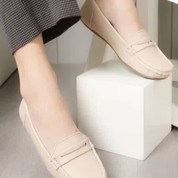DressBerry Women Solid Round Toe Loafers-image-93