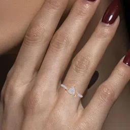 C. Krishniah Chetty Group Diamond 18k (750) Yellow Gold Ring for Women image 3