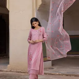 Vaamsi Pink Silk Embroidered Kurta With Pant & Dupatta image 3