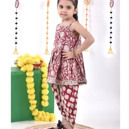 aatya kiids AATYA by Shruti Agarwal Cotton Sleeveless Floral Printed & Gota Lace Embellished Kurta Dhoti Set - Maroon image 5