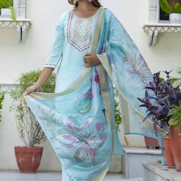 Snofi Creation Women Embroidered Regular Thread Work Kurta with Trousers & With Dupatta image 4