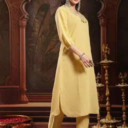 Stylum Floral Yoke Design Thread Work V-Neck Puffed Sleeves Straight Kurta With Trousers image 3