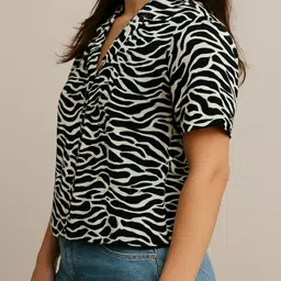 LA CHIC PICK Women Animal Printed Lapel Collar Shirt Style Top image 2