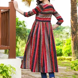 TextileNow Women Printed Flared Sleeves Sequinned Anarkali Kurta image 3