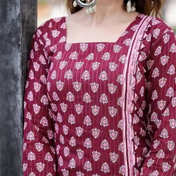 YUVVIK Women Ethnic Motifs Printed Regular Kurta with Trousers & Dupatta image 2