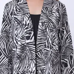 Qurvii Abstract Printed Longline Open Front Shrug image 2