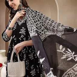 Stylum Floral Printed Pure Cotton V-Neck Anarkali Kurta With Trousers & Dupatta image 3